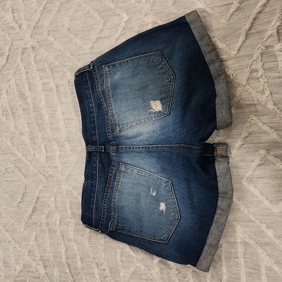 Dark wash, distressed,  cuffed hem Rag&bone distressed jean shorts size 26! - Picture 6 of 10